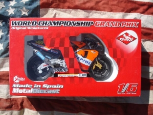 GY.16274  HONDA RC 211V Valentino ROSSI - Team Repsol Honda nr.4